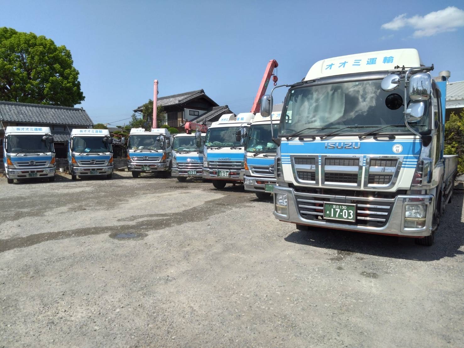株式会社オオミ運輸の車両